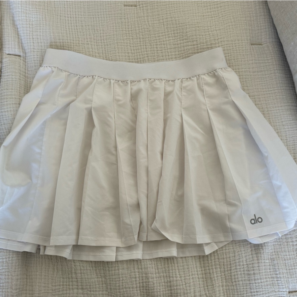 ALO Yoga Cream Pleated Tennis Skirt
